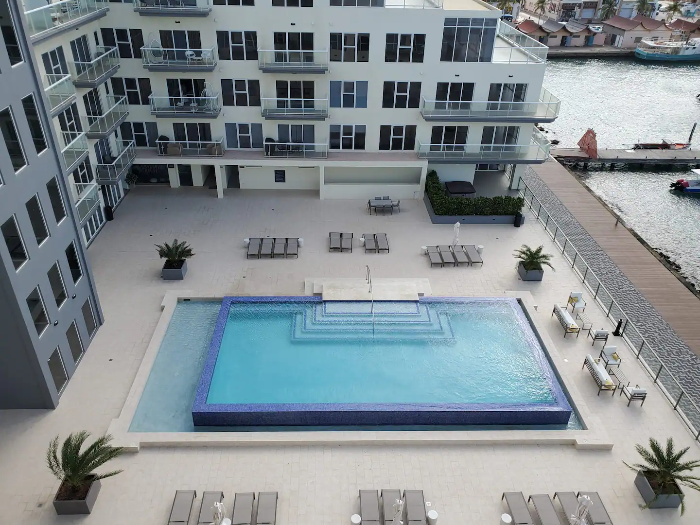 c07aaf39-24ef-4d77-be84-f427a9305018